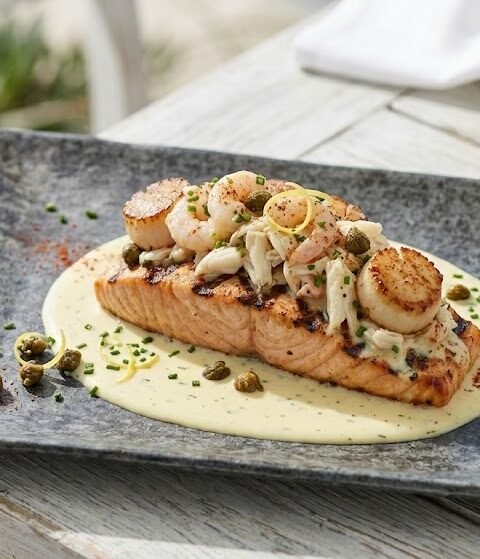 Pappadeaux Salmon Alexander with Creamy Sauce