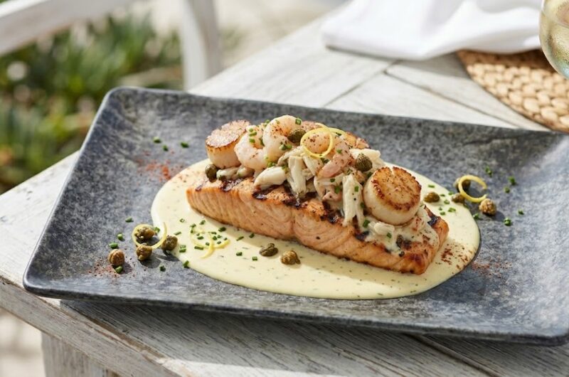 Pappadeaux Salmon Alexander with Creamy Sauce